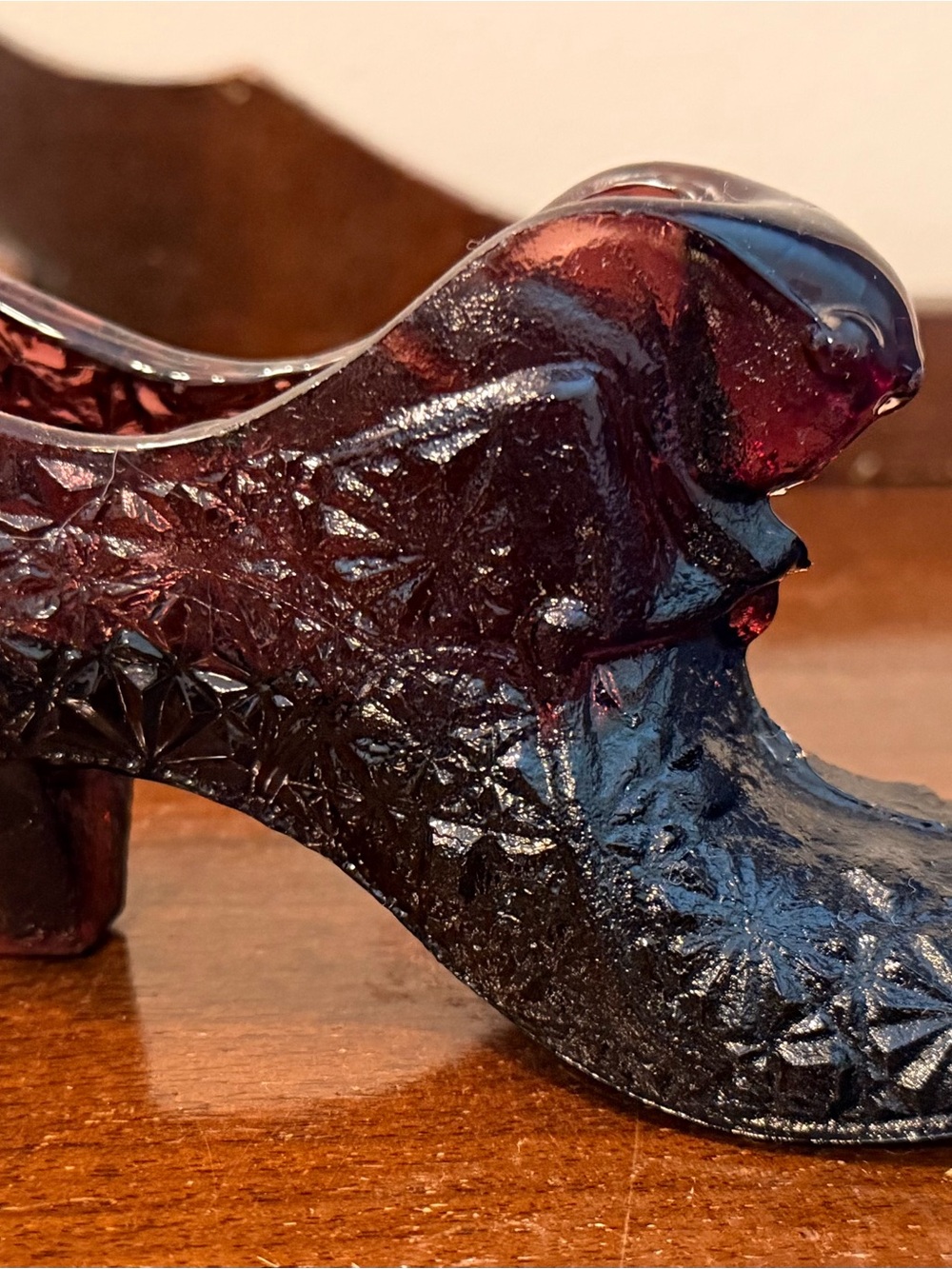 VIntage Deep Purple Fenton Cat Head Daisy & Button Slipper